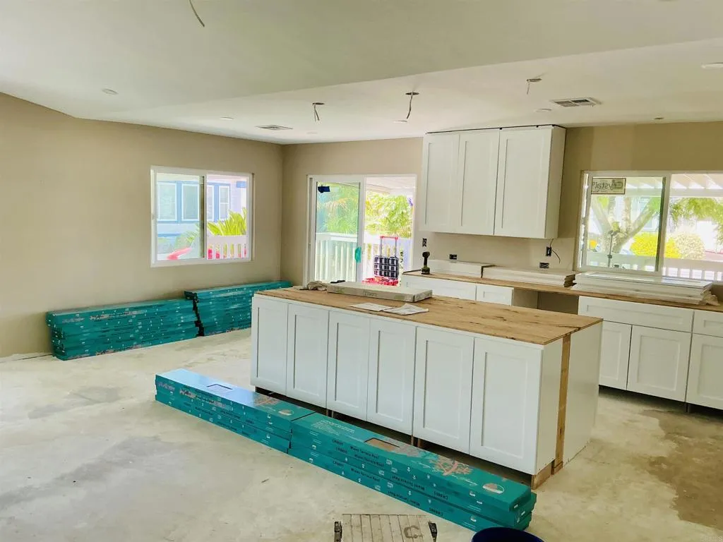 https://cdn.realtyfeed.com/cdn/127/306523061/f23b9f72a255a3bd2c3601fc192ceb8f.webp