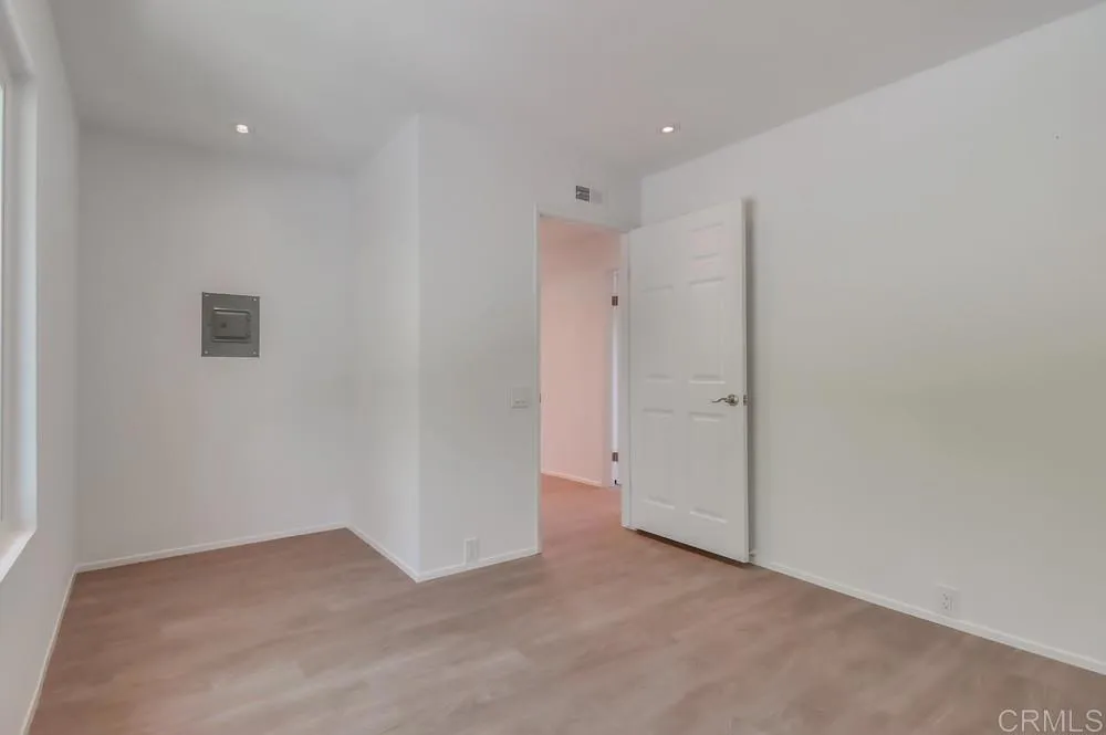 https://cdn.realtyfeed.com/cdn/127/306523066/560d25e64677ae41bcf496fff9e0185f.webp