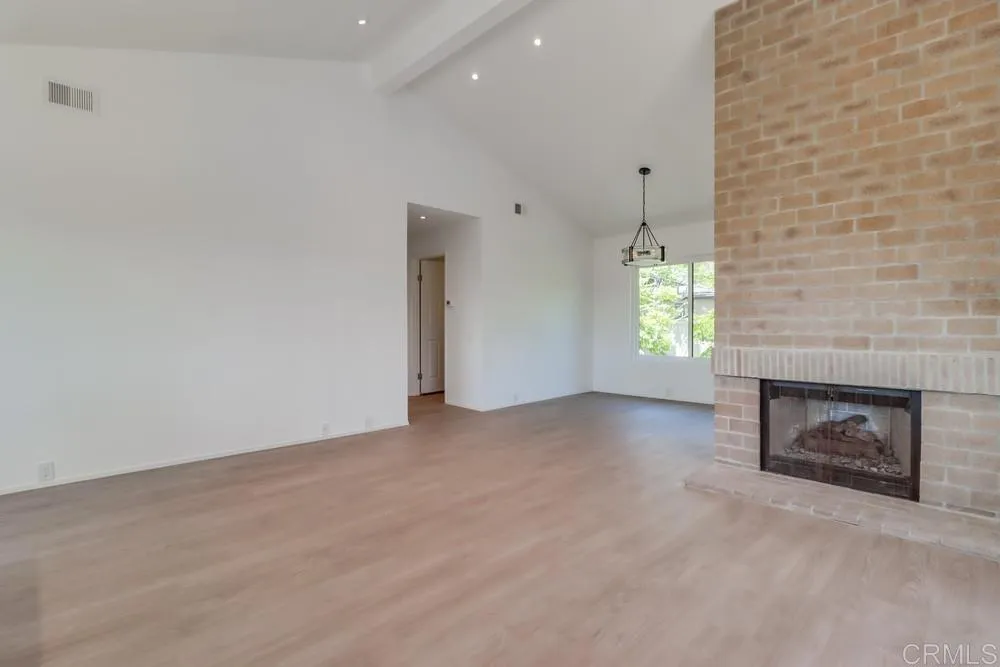 https://cdn.realtyfeed.com/cdn/127/306523066/d11fc76dddfde52684201d8131a87330.webp