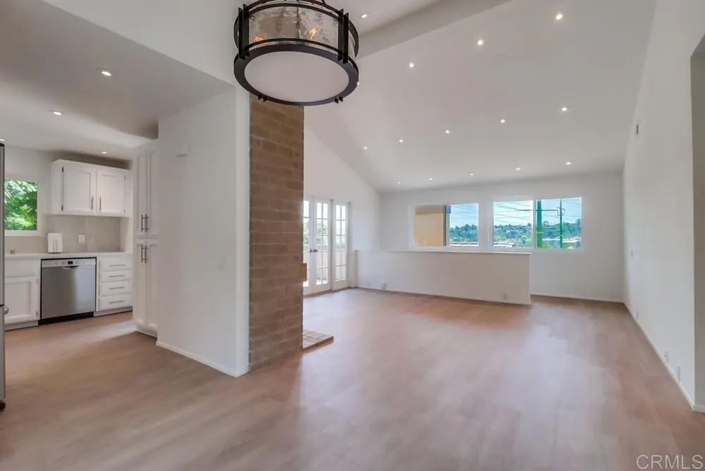 https://cdn.realtyfeed.com/cdn/127/306523066/e49400d454b7d85ab99e4d3d6be27d43.webp