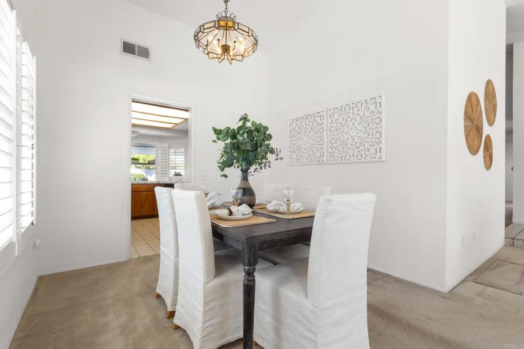 https://cdn.realtyfeed.com/cdn/127/306523113/882eed1fe9363baac92eb9de445631bb.webp