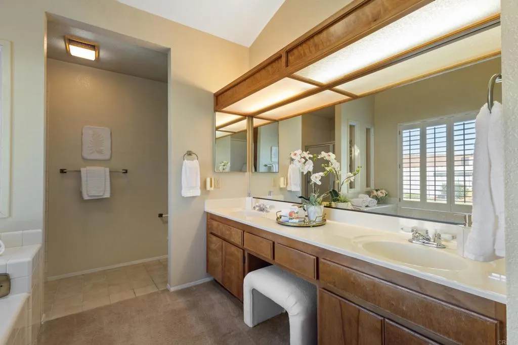 https://cdn.realtyfeed.com/cdn/127/306523113/f22a74812b4941487f58d3469058312c.webp