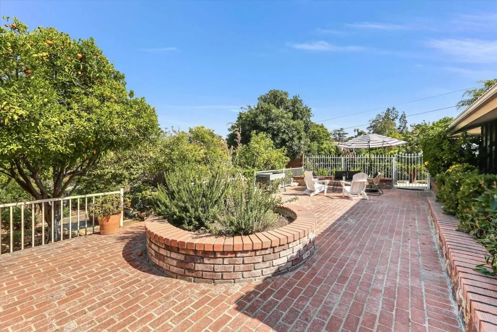https://cdn.realtyfeed.com/cdn/127/306523146/632c3e77d74b804e7143e7b8ffe9a783.webp