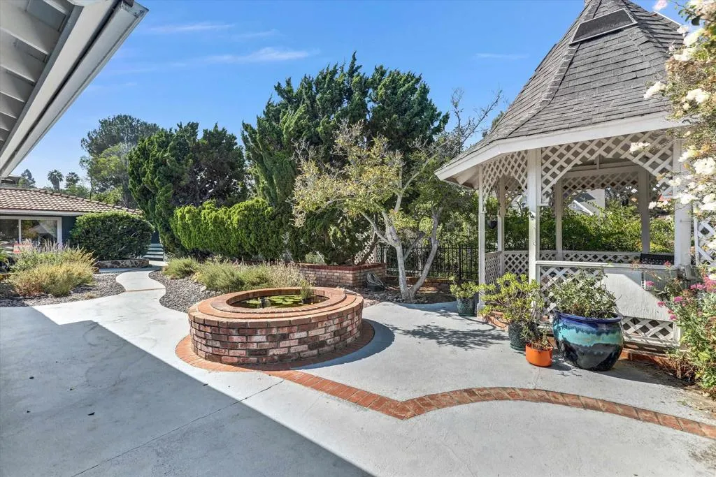 https://cdn.realtyfeed.com/cdn/127/306523146/bddd6e4be7b67a243fd32870a9a4610f.webp