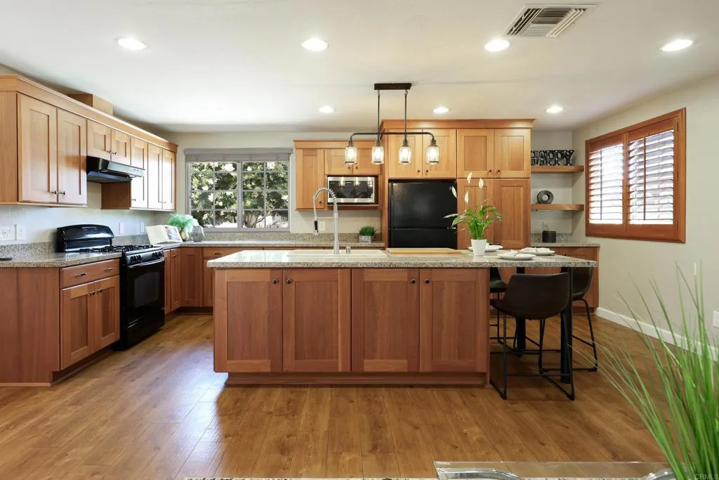 https://cdn.realtyfeed.com/cdn/127/306523210/40af51a1ff5473d85bbafe88793b5303.webp