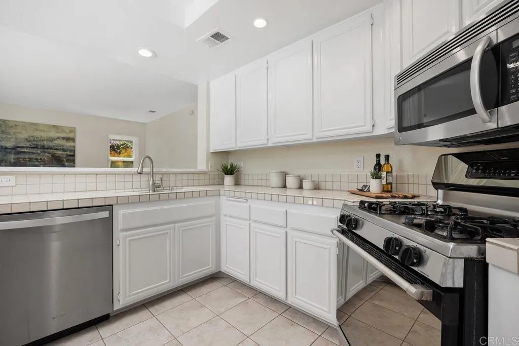https://cdn.realtyfeed.com/cdn/127/306523247/095215631b435dca79e7a005df1db425.webp