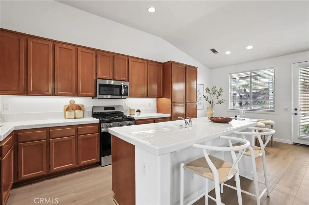 https://cdn.realtyfeed.com/cdn/127/306523262/4bc993b6acaab41dbff35c73609f259b.webp