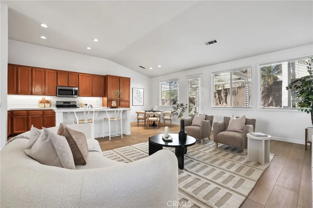 https://cdn.realtyfeed.com/cdn/127/306523262/f78a5c685b2c5ddae9b676f07d95581c.webp