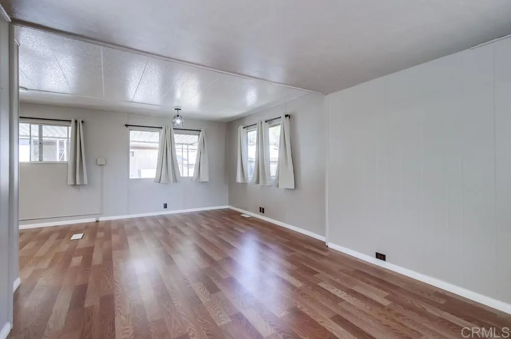 https://cdn.realtyfeed.com/cdn/127/306523323/558b8f8121ddbd4856bc1d2d009594b3.webp