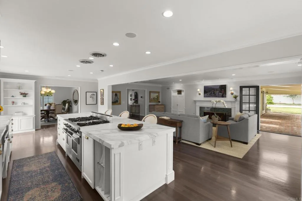 https://cdn.realtyfeed.com/cdn/127/306523332/fcfb6e223f9c52c49d29f779a2519fe2.webp