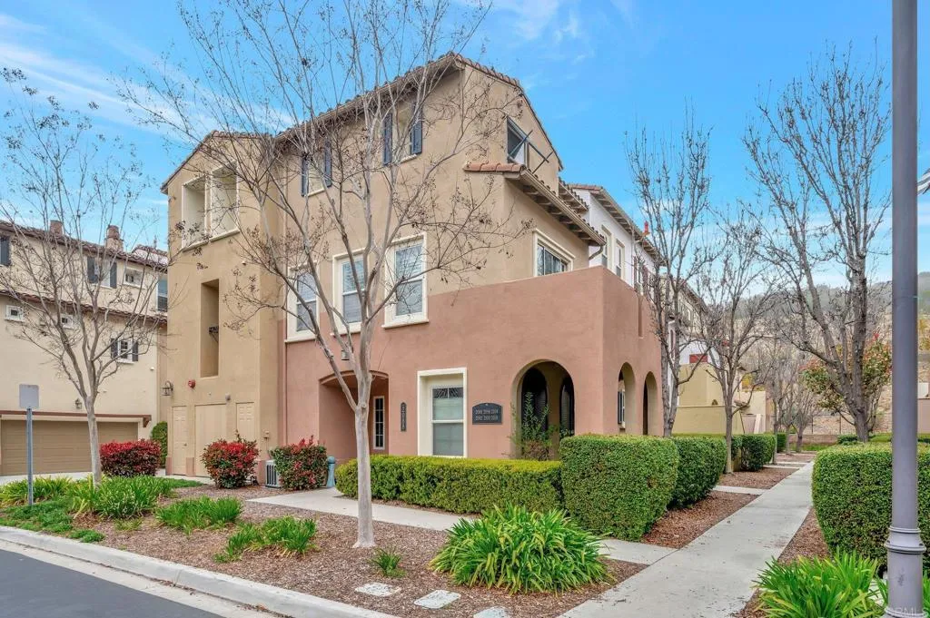 https://cdn.realtyfeed.com/cdn/127/306523346/bd01cc87cd074e204e2f88d6f3ab81d9.webp