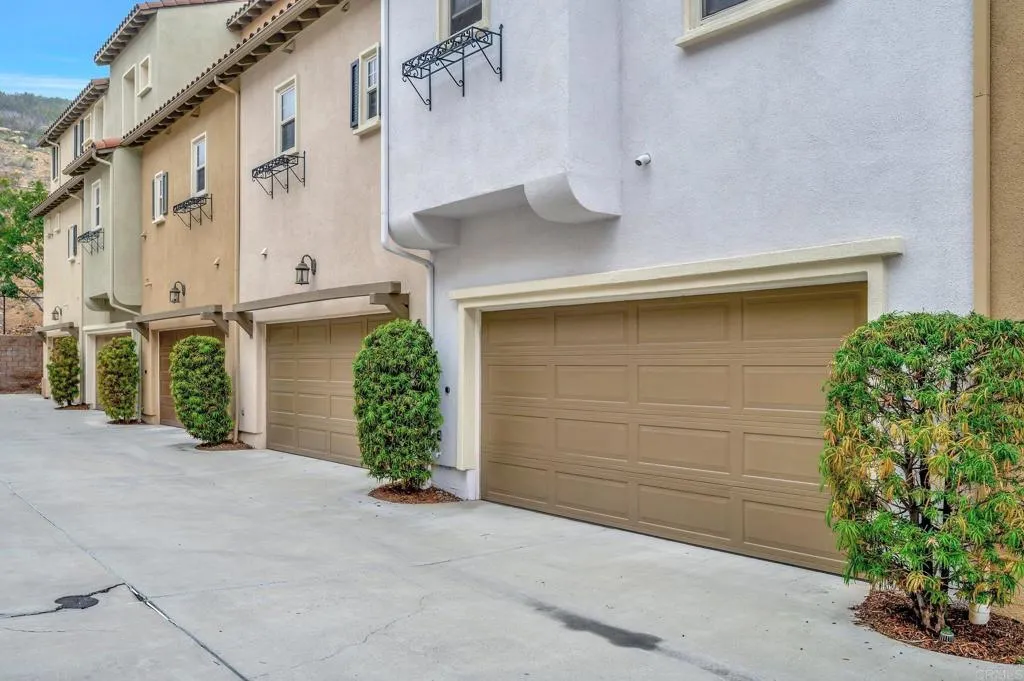 https://cdn.realtyfeed.com/cdn/127/306523346/ca755be69692aadee40886ff7574d4b8.webp