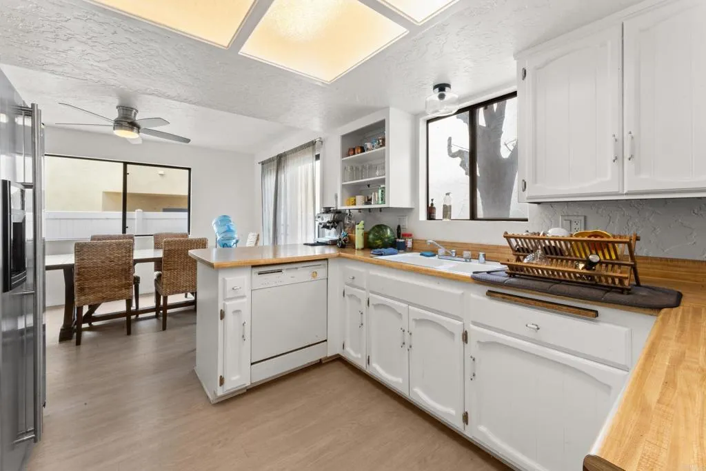 https://cdn.realtyfeed.com/cdn/127/306523365/183bcf367919ad3cc5765572e19a60d9.webp
