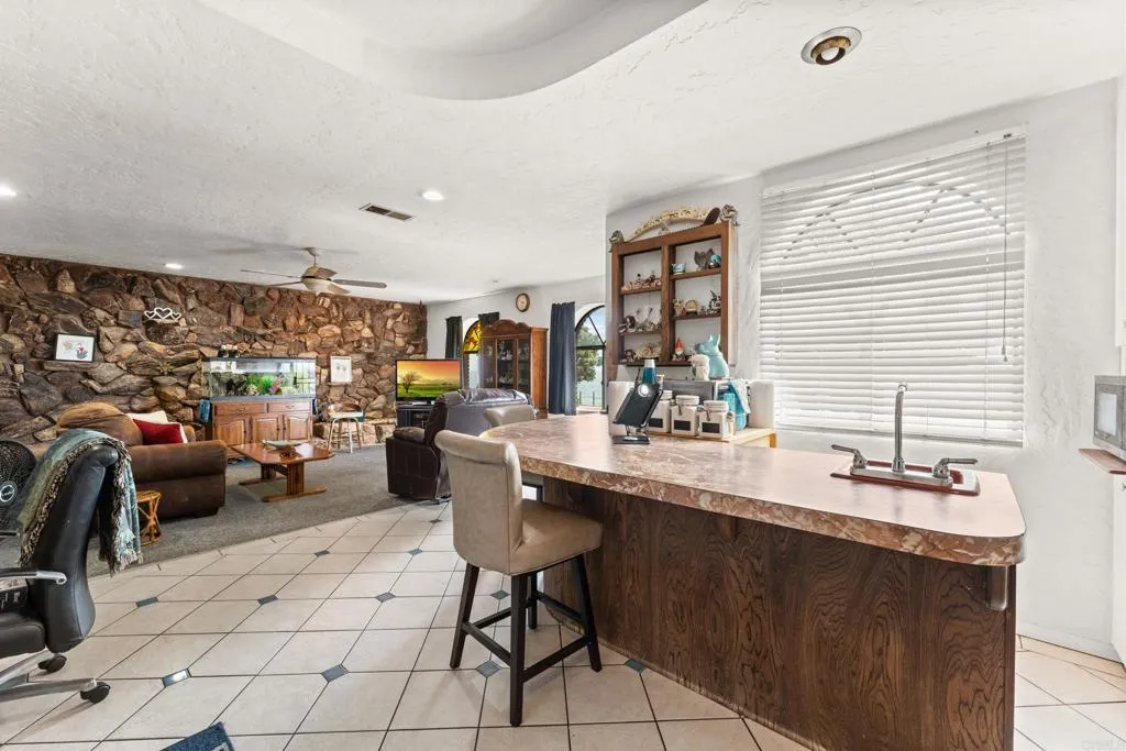 https://cdn.realtyfeed.com/cdn/127/306523365/18f735e0302bec14cf52e688565b1053.webp