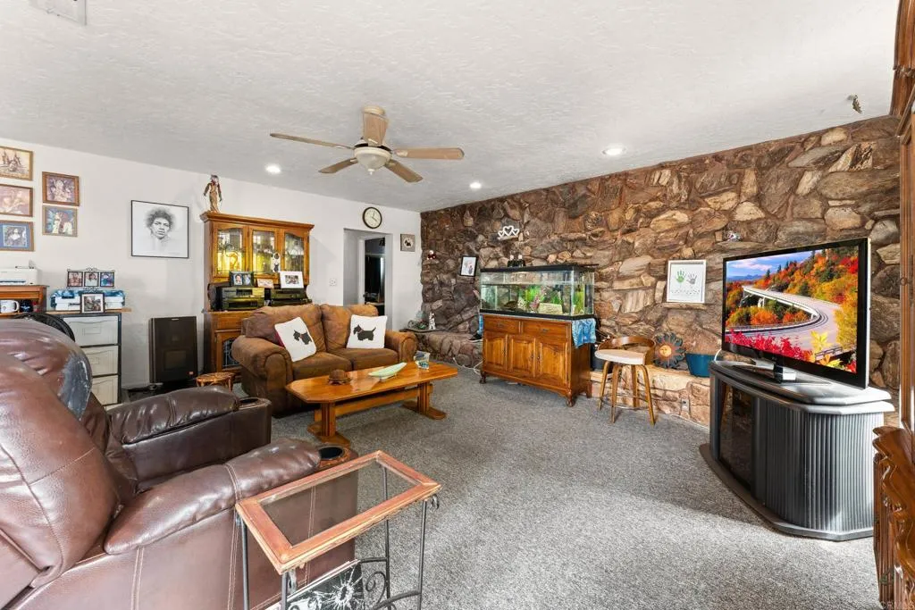https://cdn.realtyfeed.com/cdn/127/306523365/615135913d2c464612fce255c8139c76.webp