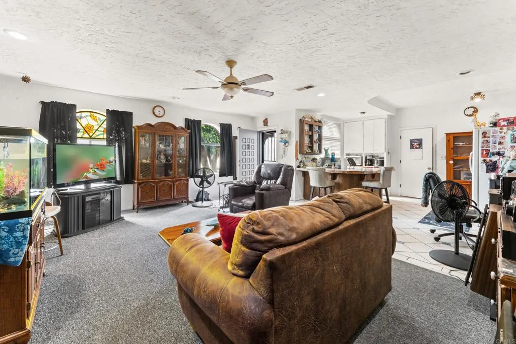 https://cdn.realtyfeed.com/cdn/127/306523365/84bf96320c9494d9e8023809e64eaf15.webp
