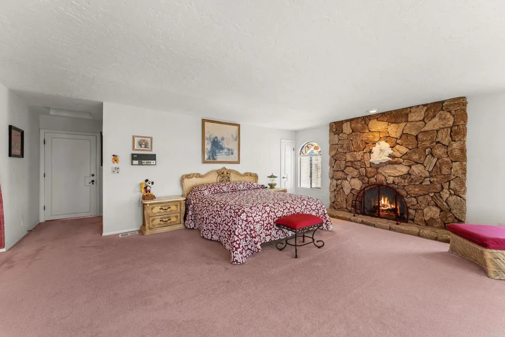 https://cdn.realtyfeed.com/cdn/127/306523365/91be78122b8fe9dec85d69a11ff68201.webp