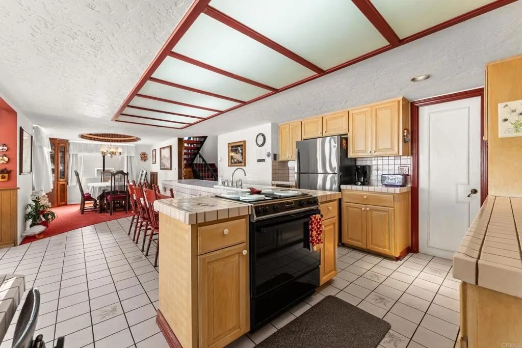 https://cdn.realtyfeed.com/cdn/127/306523365/aa33298689696236f5b07482b9389dc3.webp