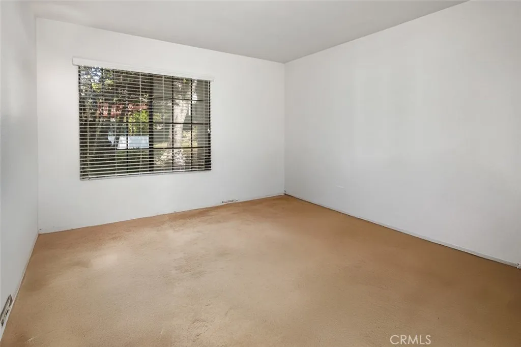https://cdn.realtyfeed.com/cdn/127/306523407/8e0219605037a29addde58748d1f4b0f.webp