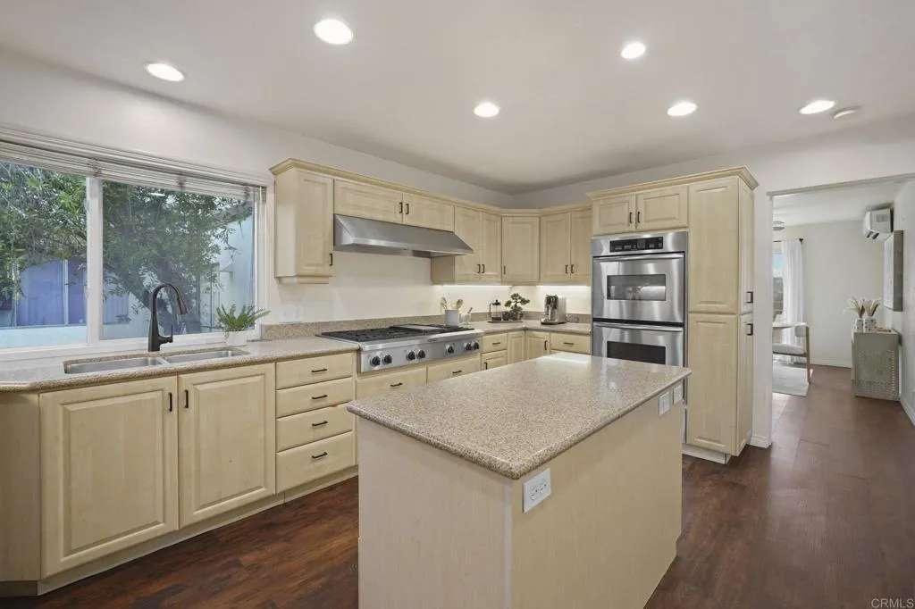https://cdn.realtyfeed.com/cdn/127/306523433/007e877deb3f473eb4869f7a70ffd1e3.webp