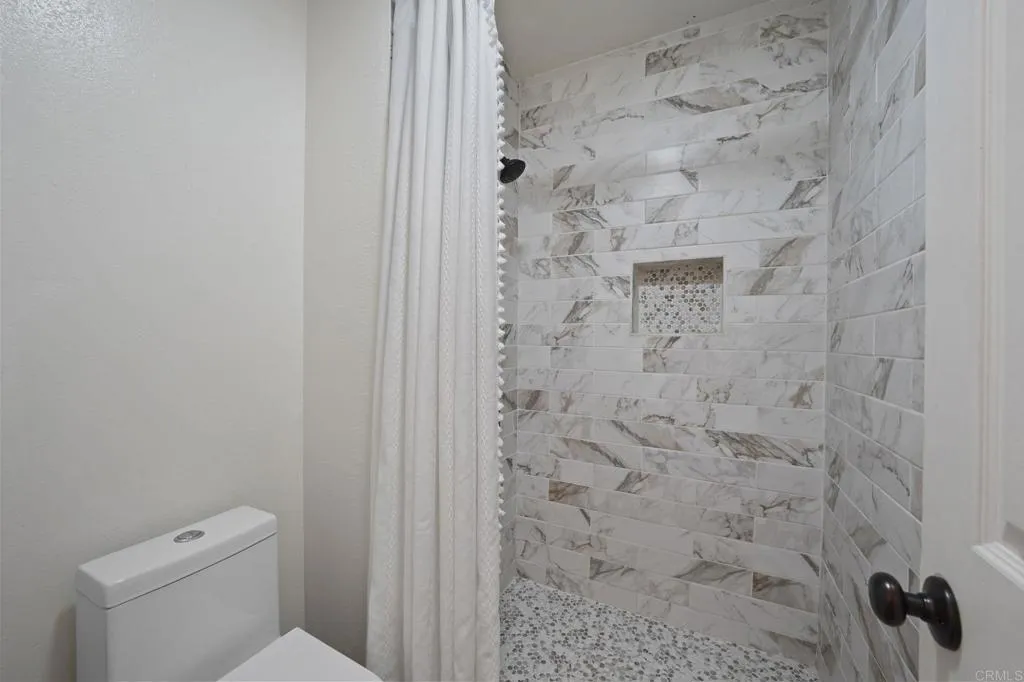 https://cdn.realtyfeed.com/cdn/127/306523433/bf4e31b35de968622e9877f921a8a83f.webp