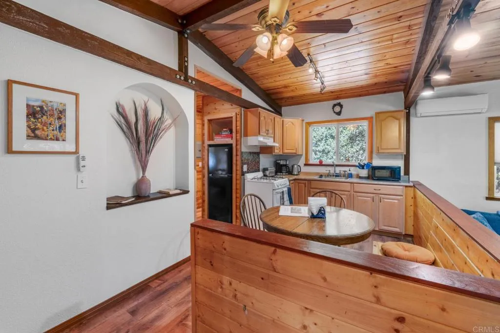 https://cdn.realtyfeed.com/cdn/127/306523449/152f02a1c700bbccc23c6f34fef32e72.webp