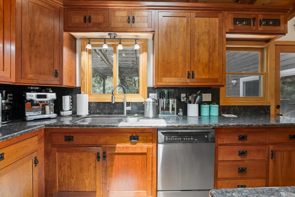 https://cdn.realtyfeed.com/cdn/127/306523449/1cc992f71ebfea030f4d6d35c93f7bb3.webp