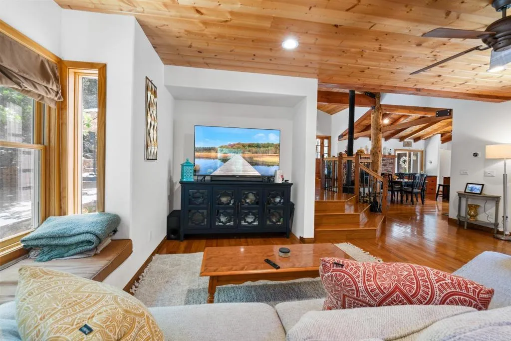 https://cdn.realtyfeed.com/cdn/127/306523449/2df90d62d38531acb49b06252610e549.webp