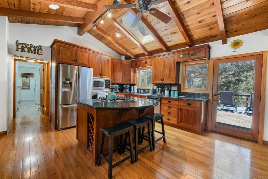 https://cdn.realtyfeed.com/cdn/127/306523449/63dfa3f1968c5fb7ef21641fc14108b0.webp