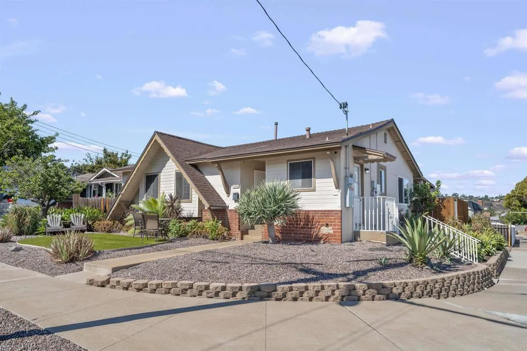 https://cdn.realtyfeed.com/cdn/127/306523450/005b3bcd08d78bea84f36a5bfe9bfb4b.webp