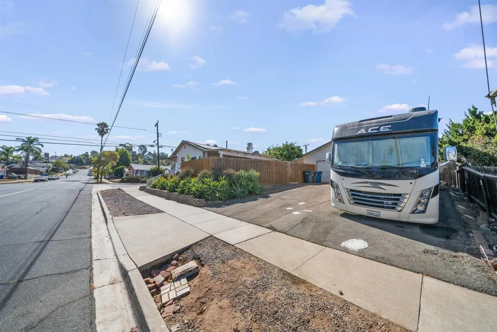 https://cdn.realtyfeed.com/cdn/127/306523450/006ab252f3a8602309b142bb54f5eba9.webp