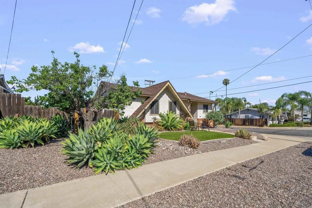 https://cdn.realtyfeed.com/cdn/127/306523450/351a294ae2ced335319a888512f3f1d0.webp