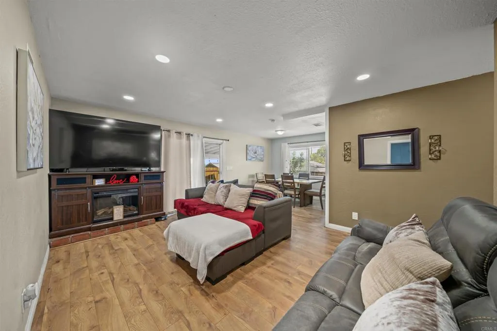https://cdn.realtyfeed.com/cdn/127/306523450/43b5ff2c26d63db98e8f3c755ddb125a.webp