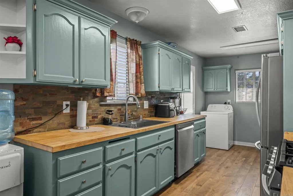 https://cdn.realtyfeed.com/cdn/127/306523450/6cce6e981a98abab5e86d35fda6a3a4b.webp