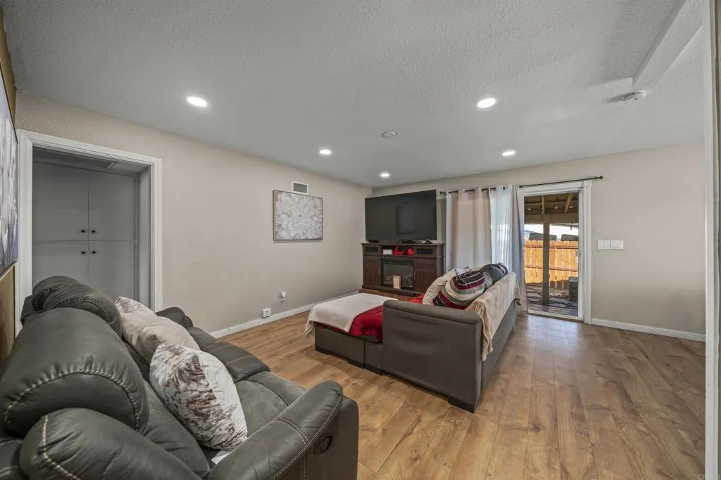 https://cdn.realtyfeed.com/cdn/127/306523450/730626f4ce565fb3283f0276138d1f6a.webp