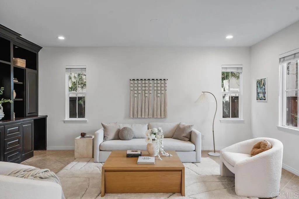 https://cdn.realtyfeed.com/cdn/127/306523477/cea817b9c06593f08f24335ce90269a0.webp