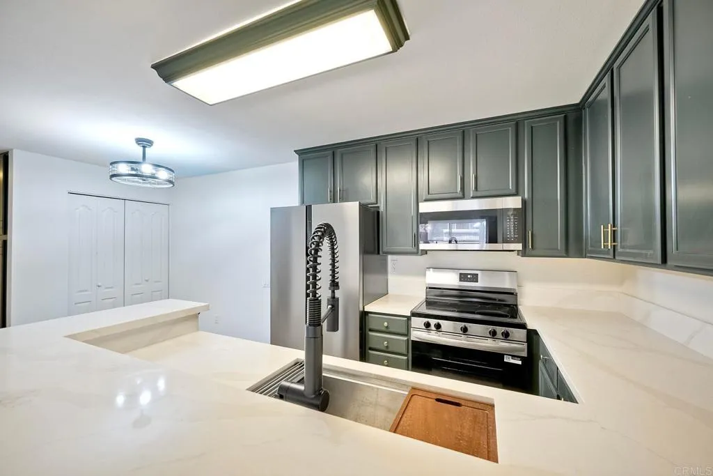https://cdn.realtyfeed.com/cdn/127/306523480/581384f5fdf78f18f03c0714d2ea1e98.webp