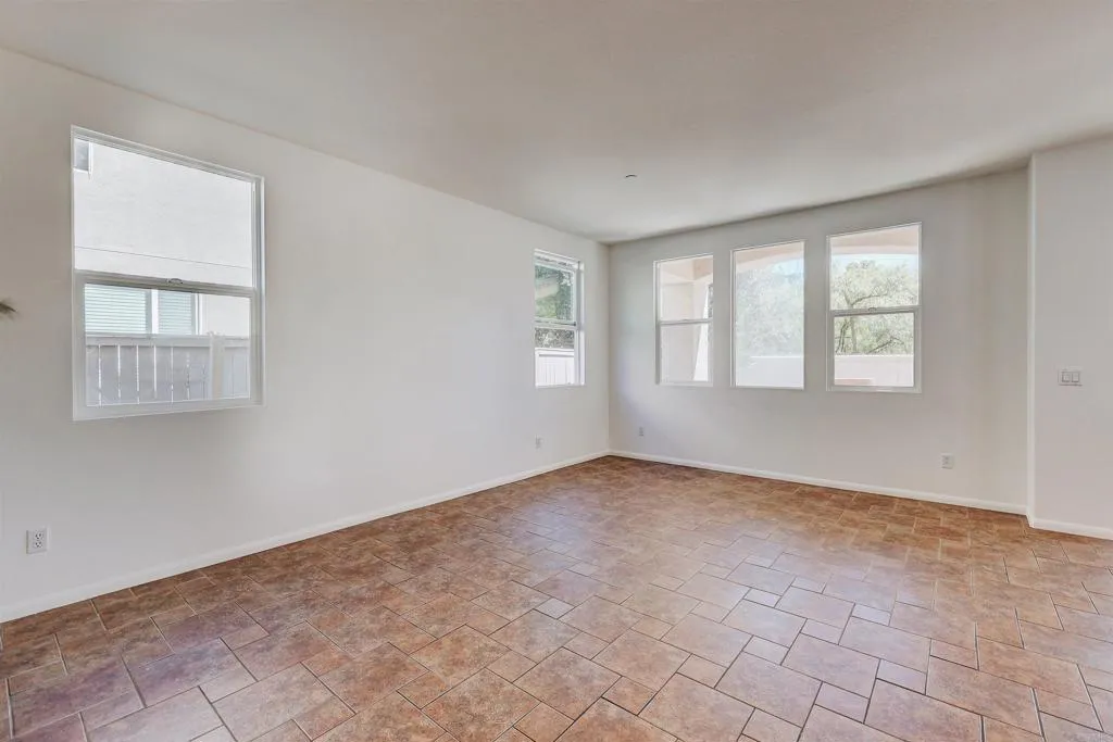 https://cdn.realtyfeed.com/cdn/127/306523514/1a3f6bdbc5d7980882c7626eab5db25e.webp