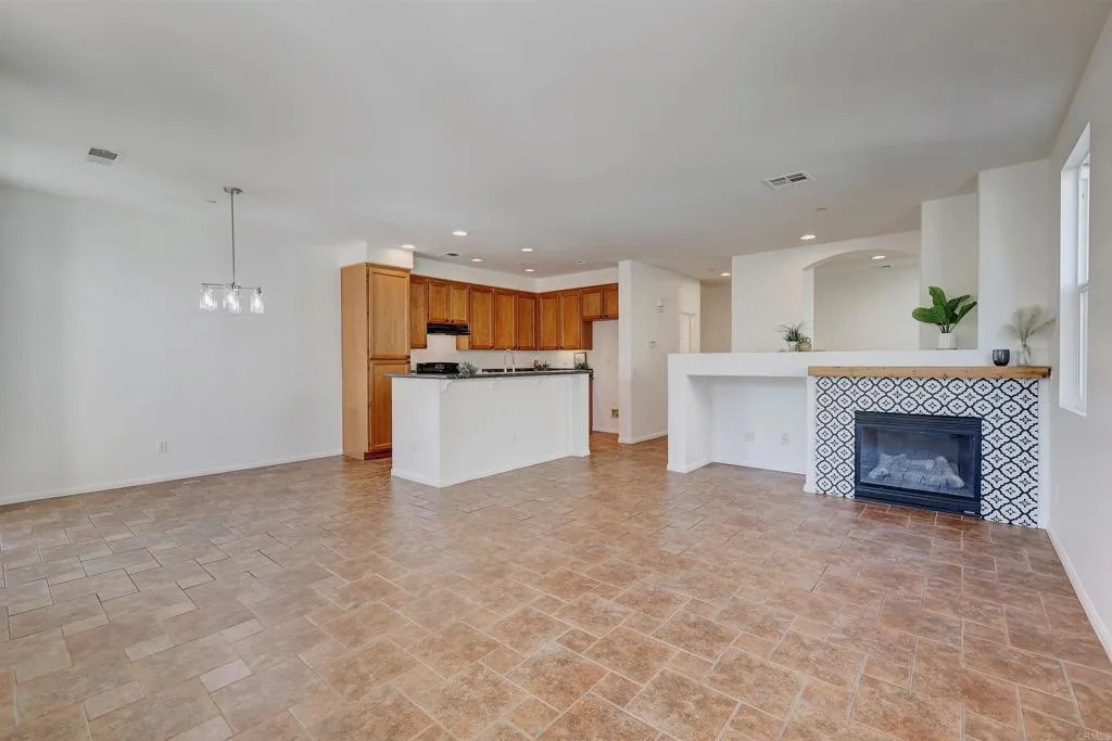 https://cdn.realtyfeed.com/cdn/127/306523514/25a559c18b8993a9b68b10e384b9205a.webp