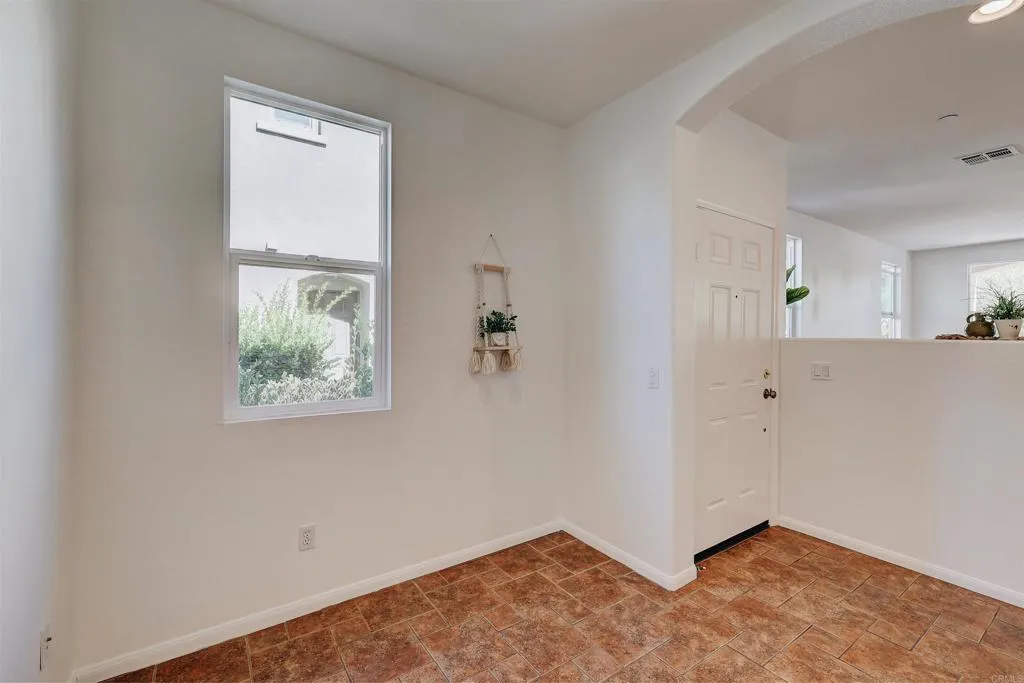 https://cdn.realtyfeed.com/cdn/127/306523514/5070867bb1a4db485bb656db0b3251b8.webp