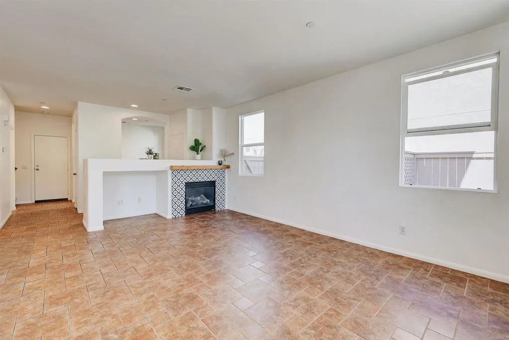 https://cdn.realtyfeed.com/cdn/127/306523514/77a781ce8a6e700b5de3a5cc4ef105c2.webp