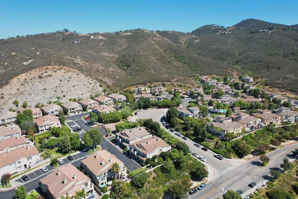 https://cdn.realtyfeed.com/cdn/127/306523514/9220f7808de07d01e3fd91d775fd4eb6.webp