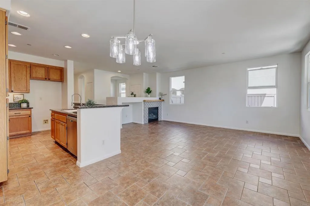 https://cdn.realtyfeed.com/cdn/127/306523514/ae1ba2ff75f4cac139c5b2504bf06eec.webp