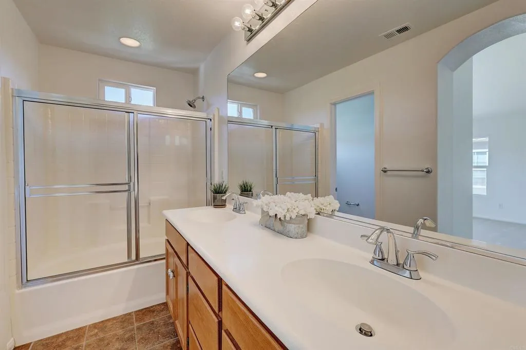 https://cdn.realtyfeed.com/cdn/127/306523514/ea65f46688beccd6f896534ca7e02dbc.webp