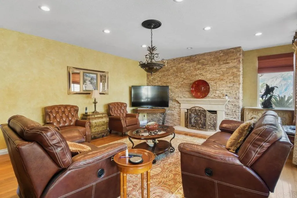 https://cdn.realtyfeed.com/cdn/127/306523558/9ffbfadd921e55632052fe5a40ebfd29.webp