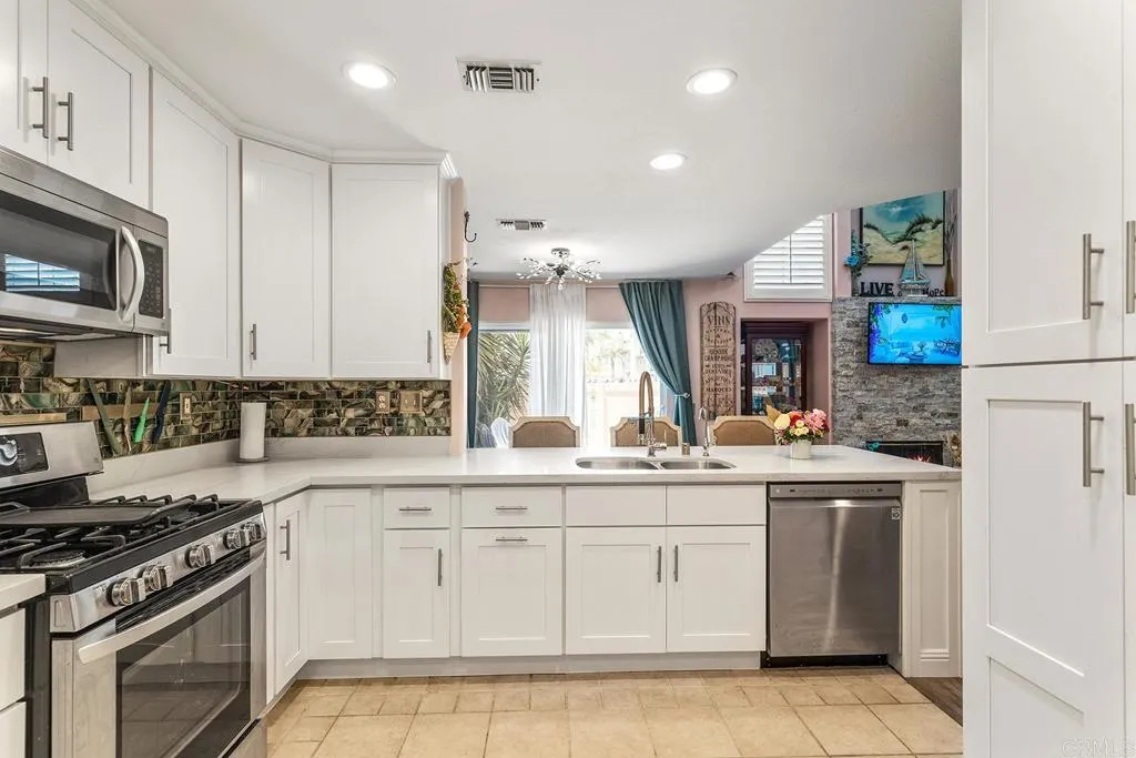 https://cdn.realtyfeed.com/cdn/127/306523595/433e864090a2463b74268b70ac0f8946.webp