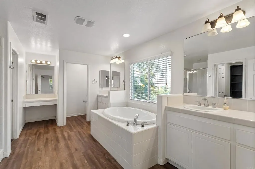 https://cdn.realtyfeed.com/cdn/127/306523672/32d1c09bd80bd3f33c103d60accbb672.webp