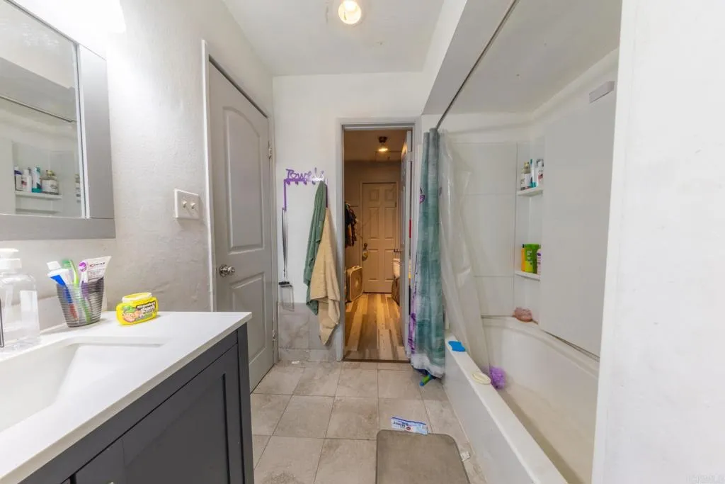 https://cdn.realtyfeed.com/cdn/127/306523704/5e3ccf8e7bc70de77954a09759ae33a2.webp