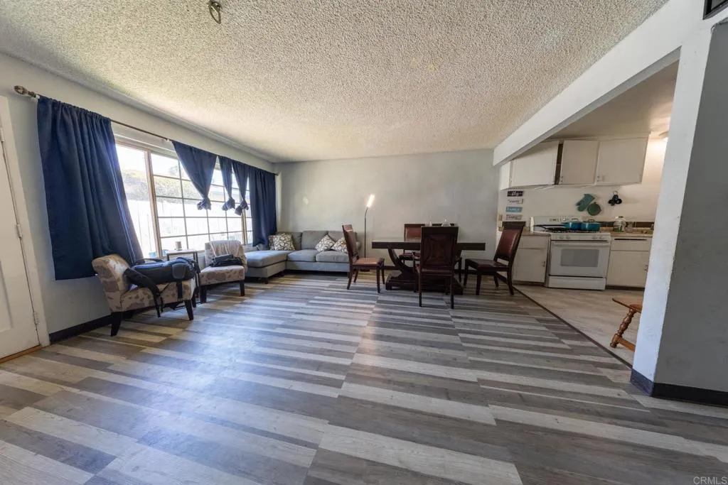 https://cdn.realtyfeed.com/cdn/127/306523704/83cbf714c1f9899d4345d72d0094b39a.webp