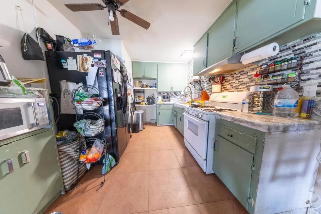 https://cdn.realtyfeed.com/cdn/127/306523704/f121830103e5efbc275a5eda392e5e45.webp